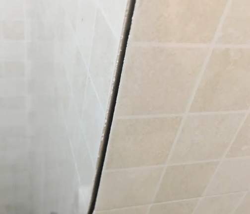 伍家岗瓷砖空鼓维修公司分享阳台瓷砖脱落的修复过程可以分为以下几个步骤
