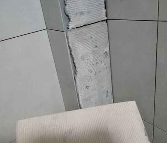 伍家岗瓷砖空鼓维修公司分享下厨房瓷砖脱落的补救措施。